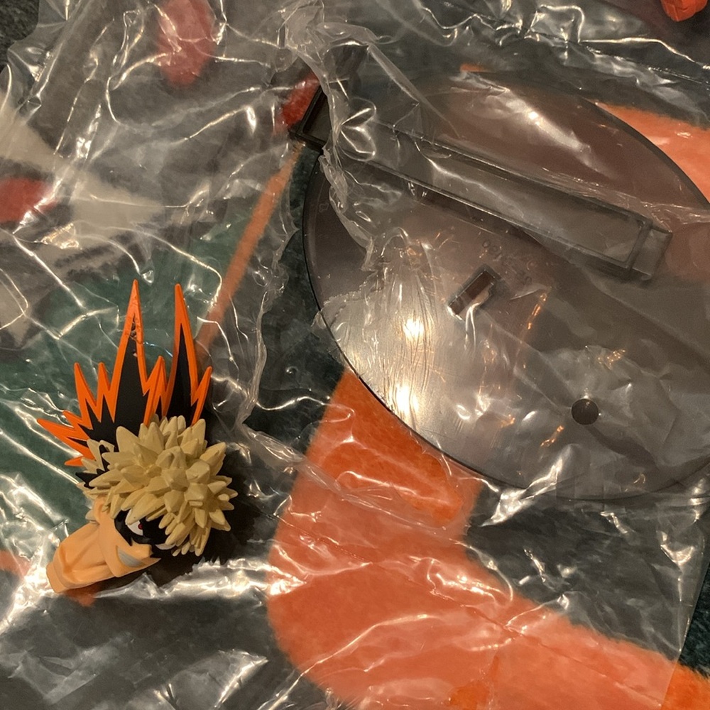 My Hero Academia Throw Blanket & Figurine Bakugo - Picture 7 of 12